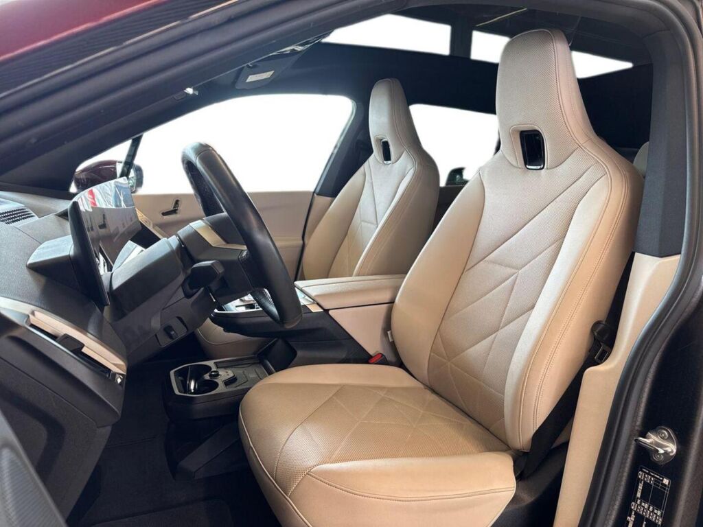 BMW iX 2023 Punainen