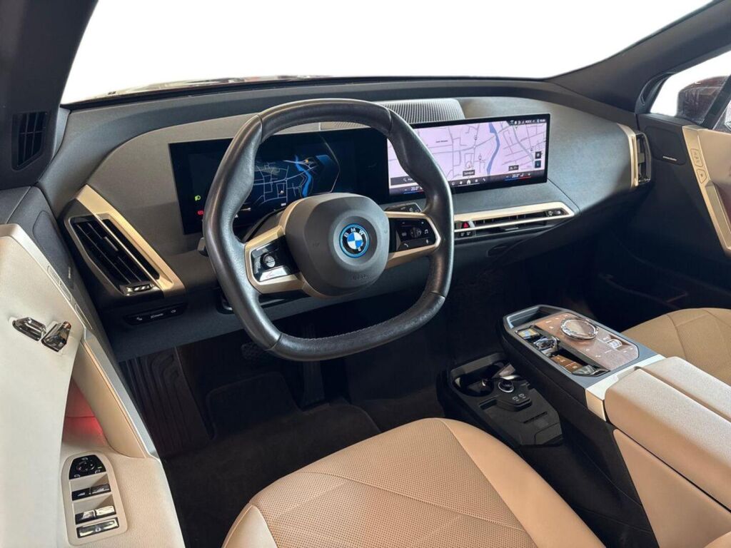 BMW iX 2023 Punainen