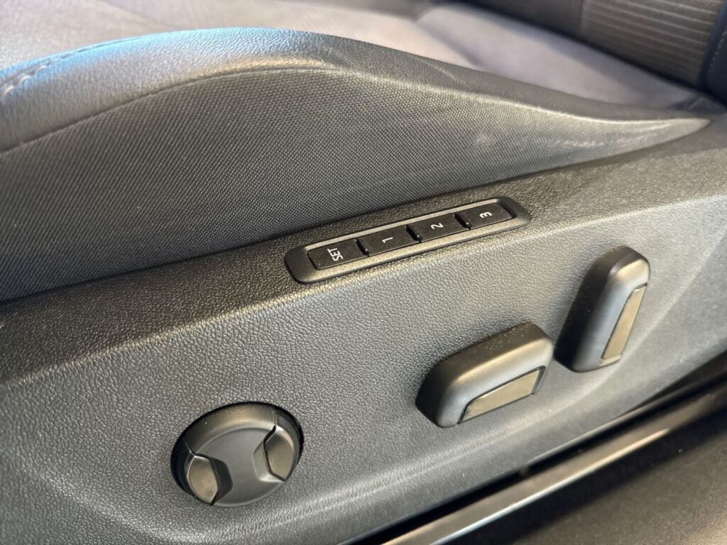 Skoda Enyaq 2022 Valkoinen