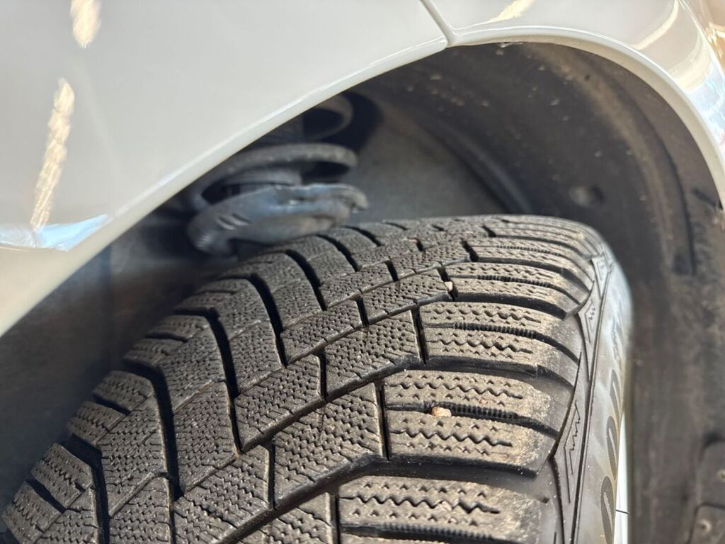 Skoda Enyaq 2022 Valkoinen