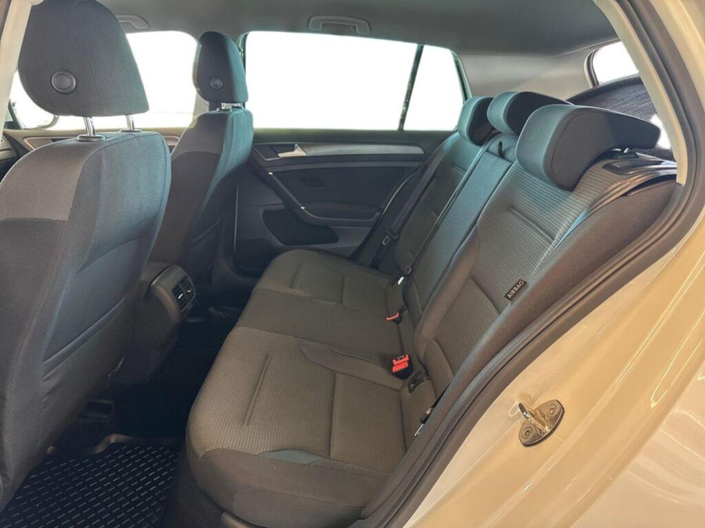 Volkswagen Golf 2019 Valkoinen