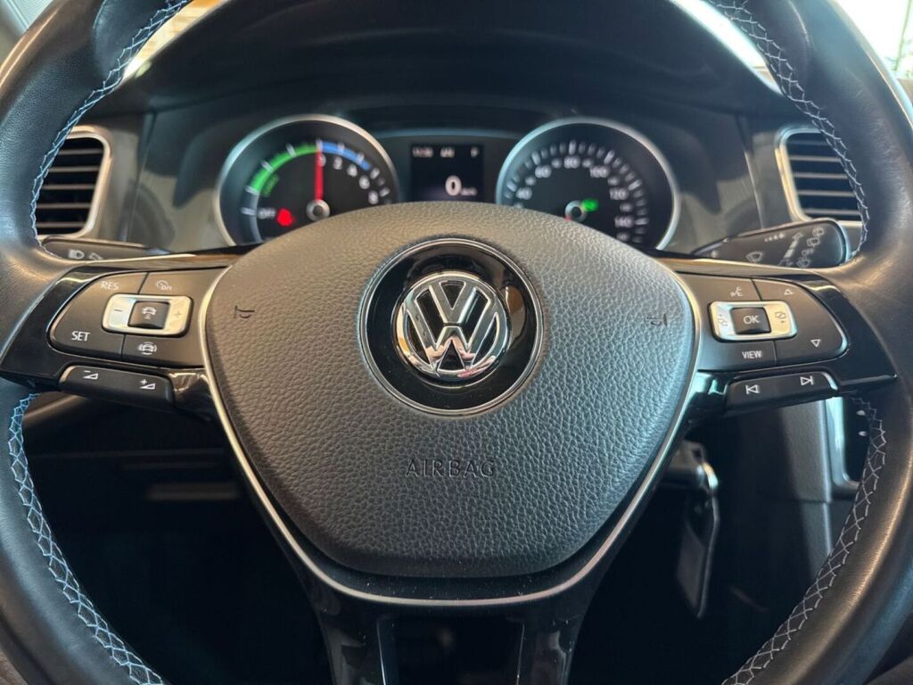 Volkswagen Golf 2019 Valkoinen