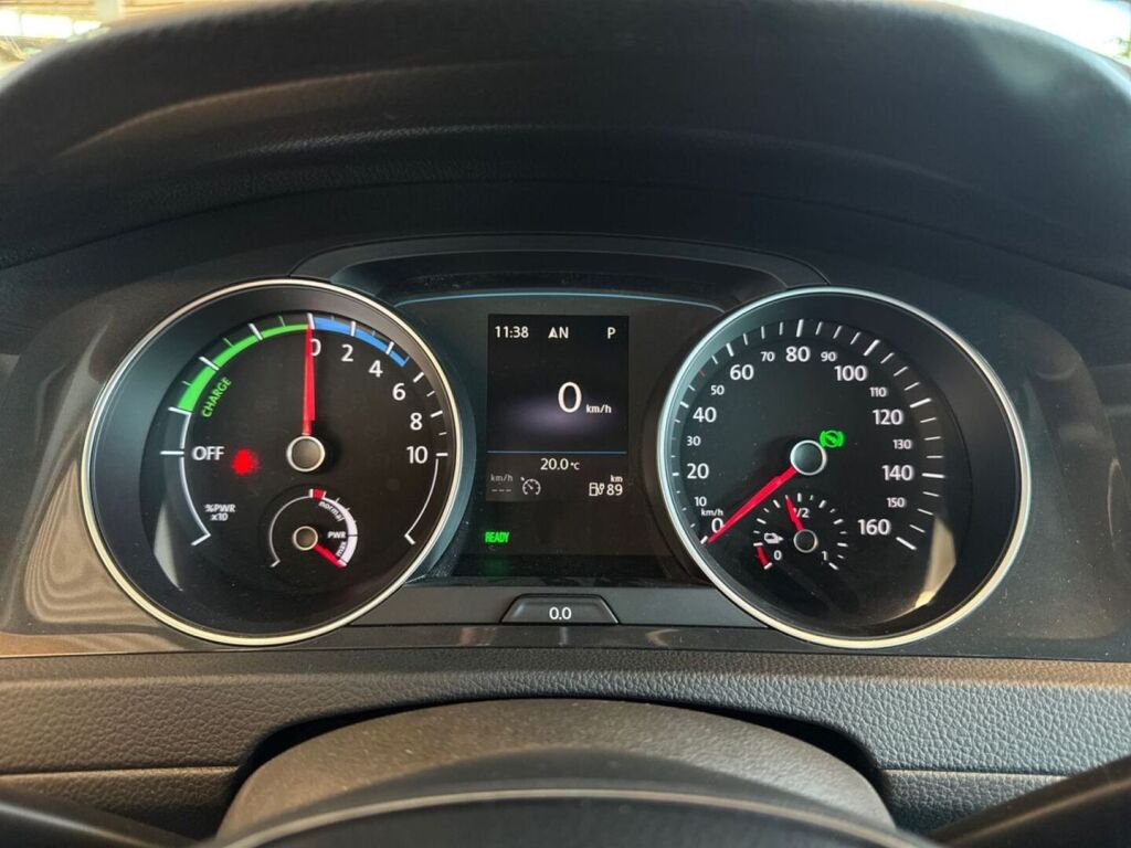 Volkswagen Golf 2019 Valkoinen