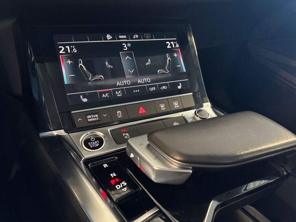 Audi Q8 e-tron 2023 Harmaa