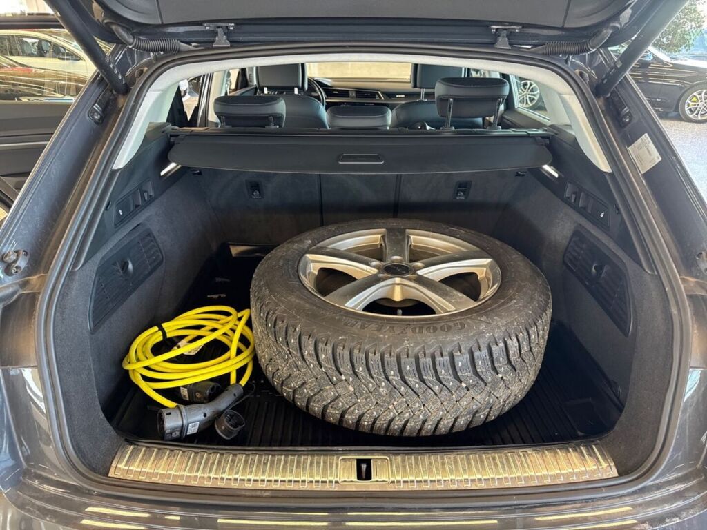 Audi Q8 e-tron 2023 Harmaa