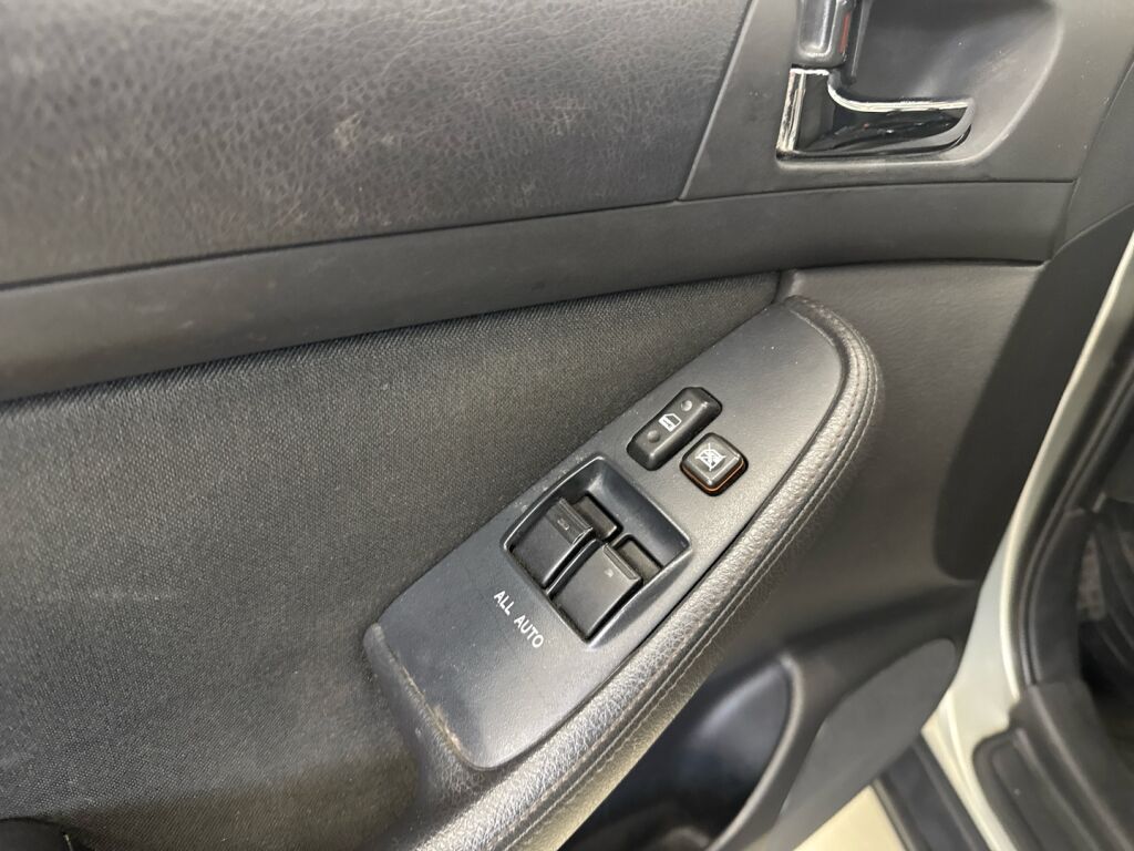 Toyota Avensis 2006 Vihreä