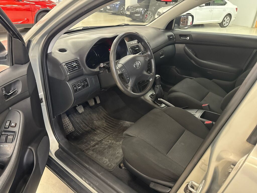 Toyota Avensis 2006 Vihreä