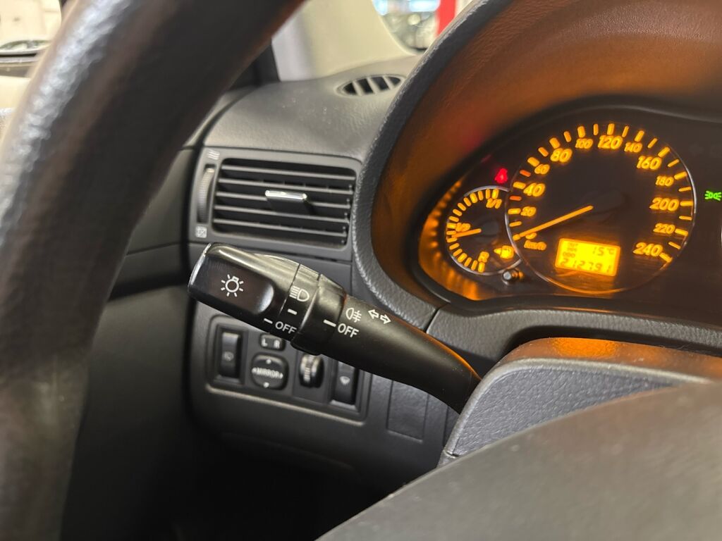 Toyota Avensis 2006 Vihreä