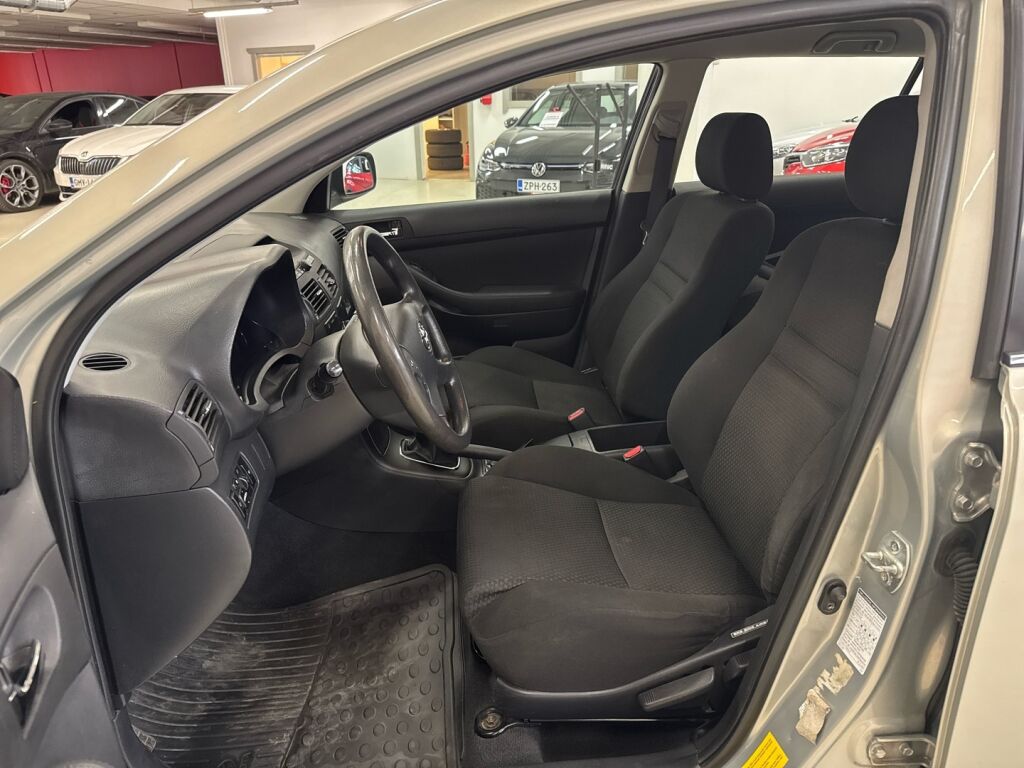 Toyota Avensis 2006 Vihreä