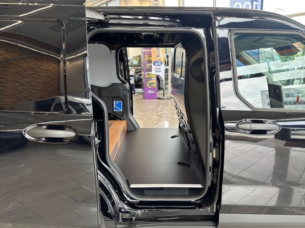 Ford Transit Courier 2026 Agate Black