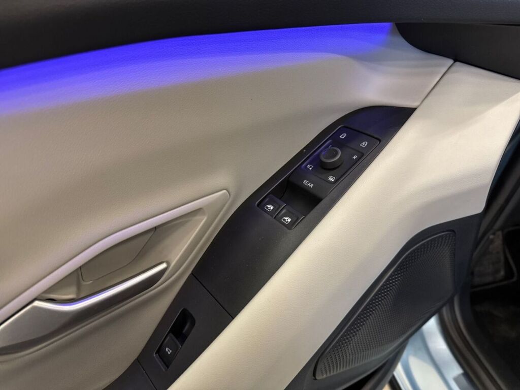 Ford Explorer 2024 Sininen