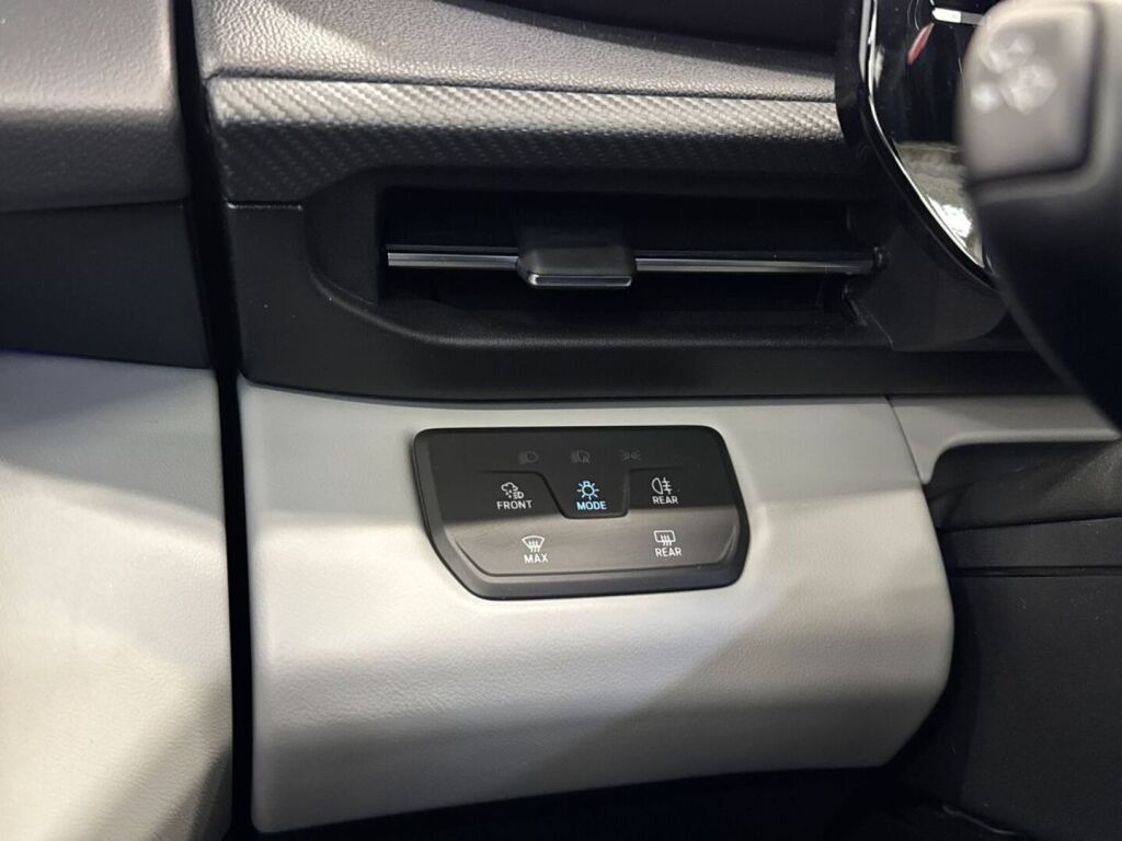 Ford Explorer 2024 Sininen