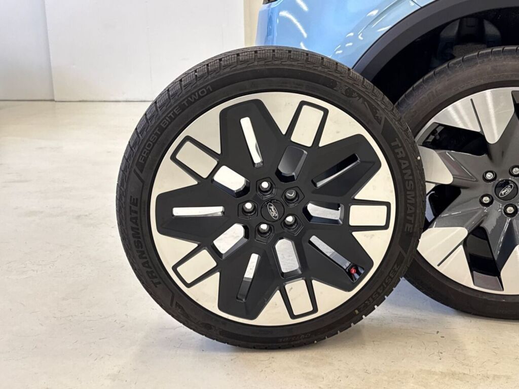 Ford Explorer 2024 Sininen