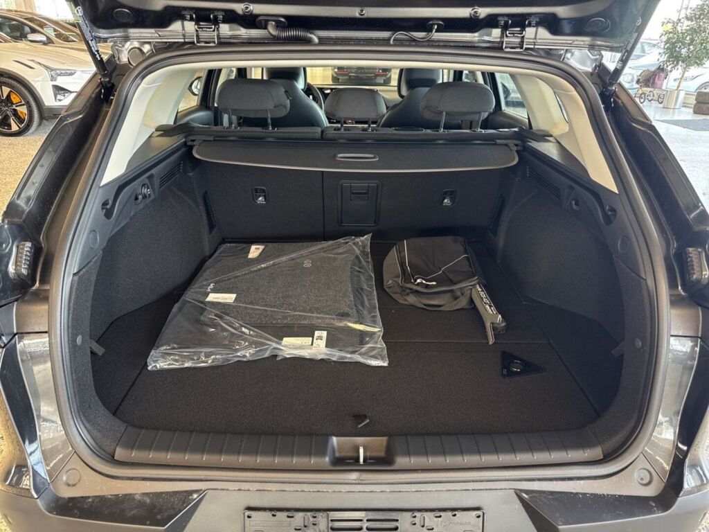 Kia K4 2026 Harmaa