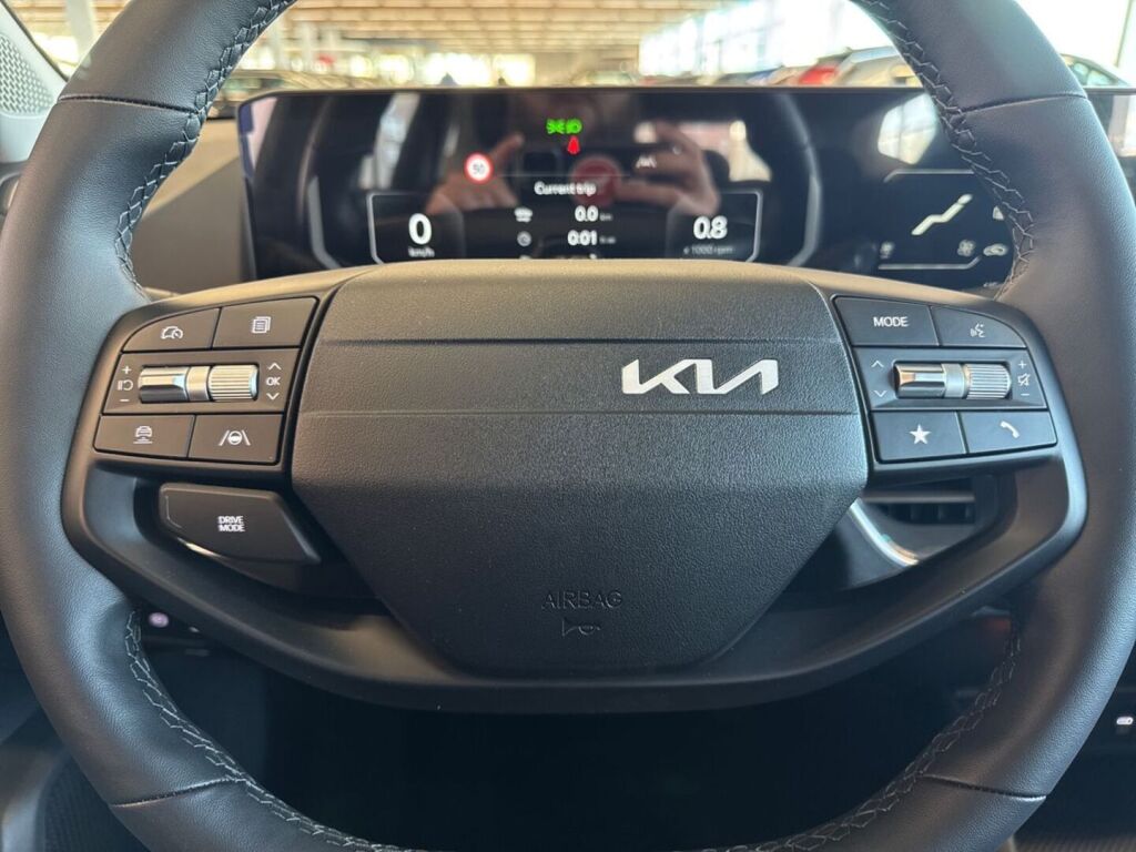 Kia K4 2026 Musta