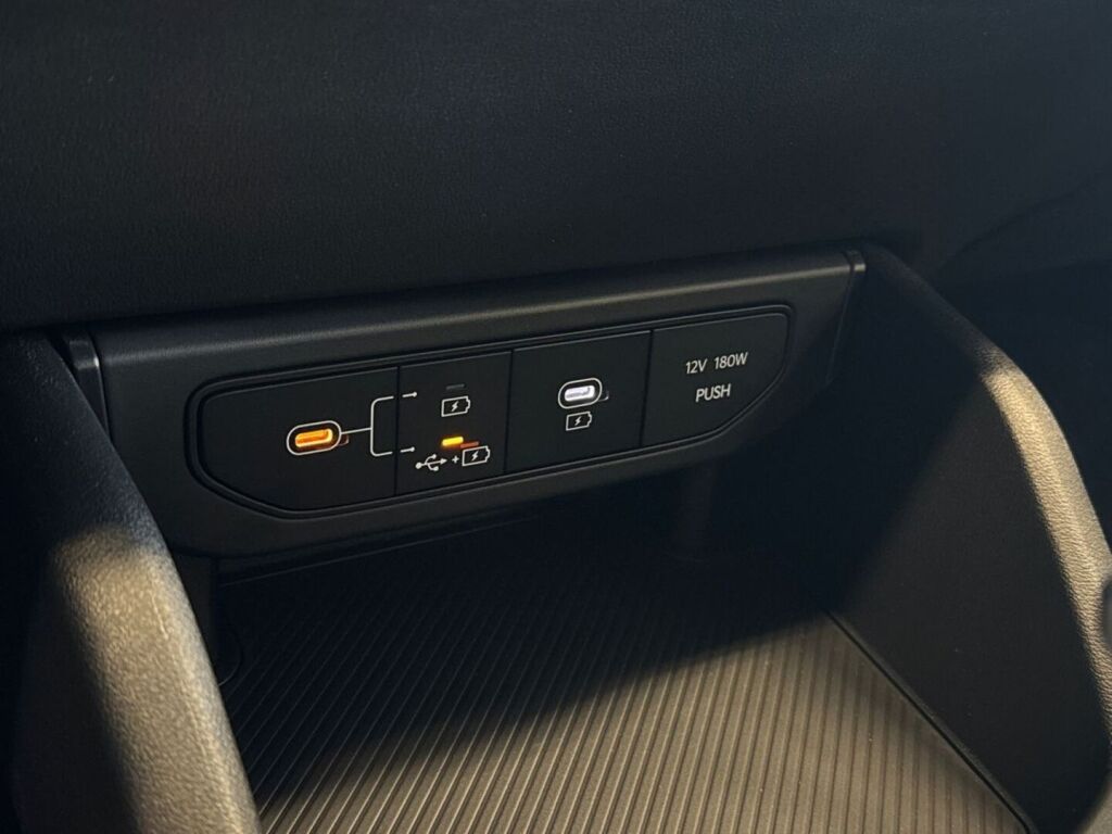 Kia K4 2026 Musta