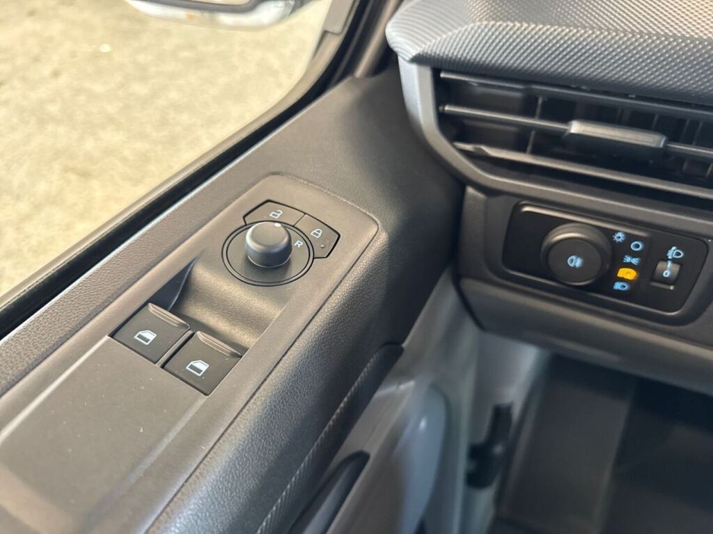 Ford Transit Custom 2026 Moondust Silver
