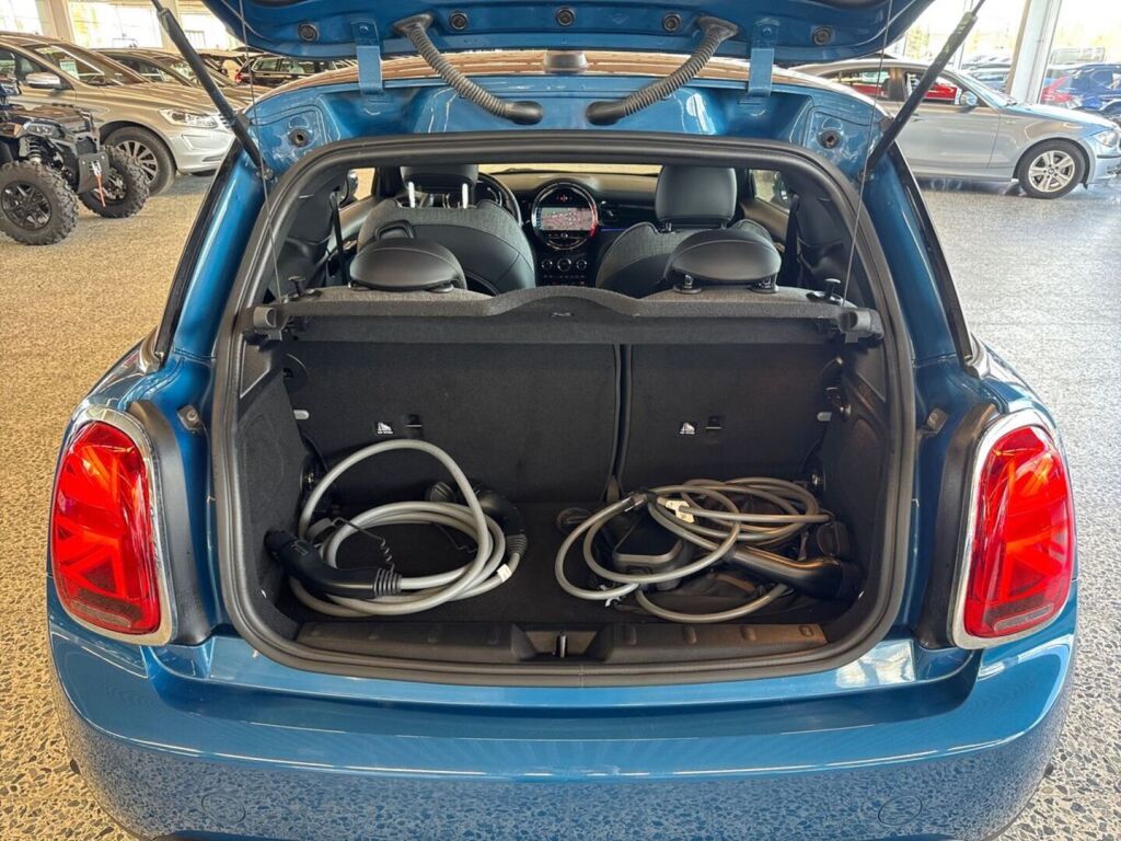 Mini Hatchback 2023 Sininen