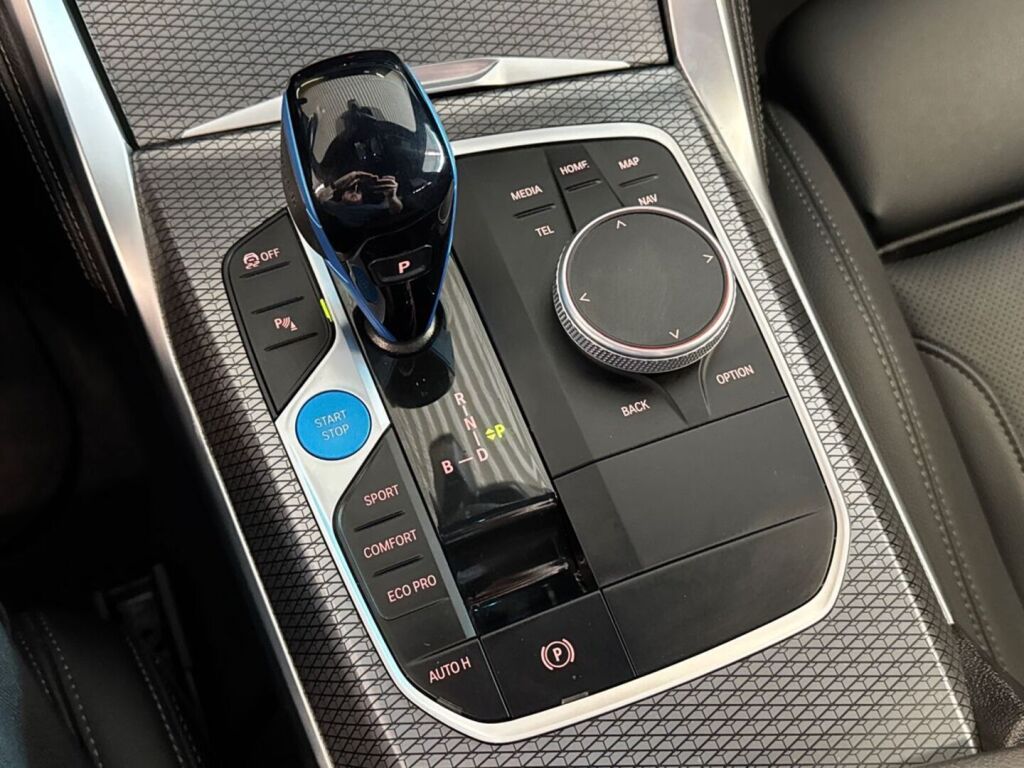 BMW I4 2023 Vihreä