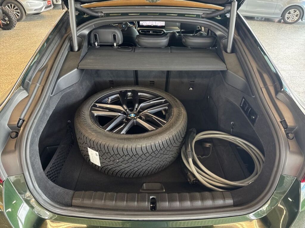 BMW I4 2023 Vihreä