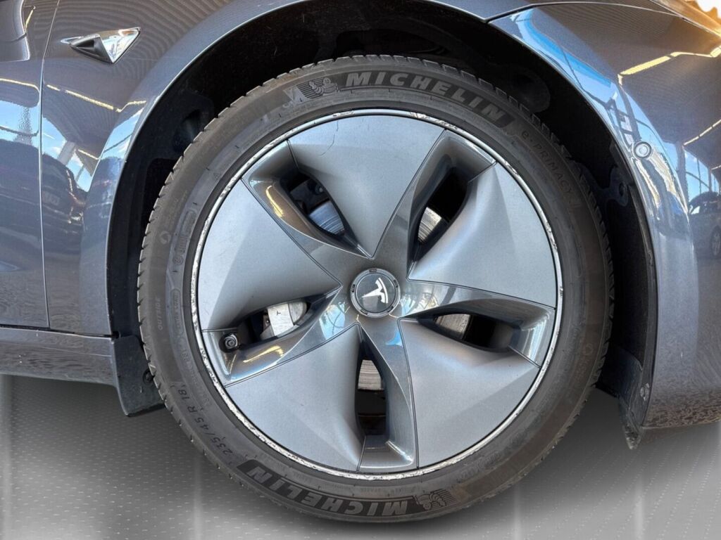 Tesla Model 3 2020 Harmaa