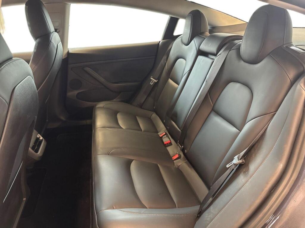 Tesla Model 3 2023 Harmaa