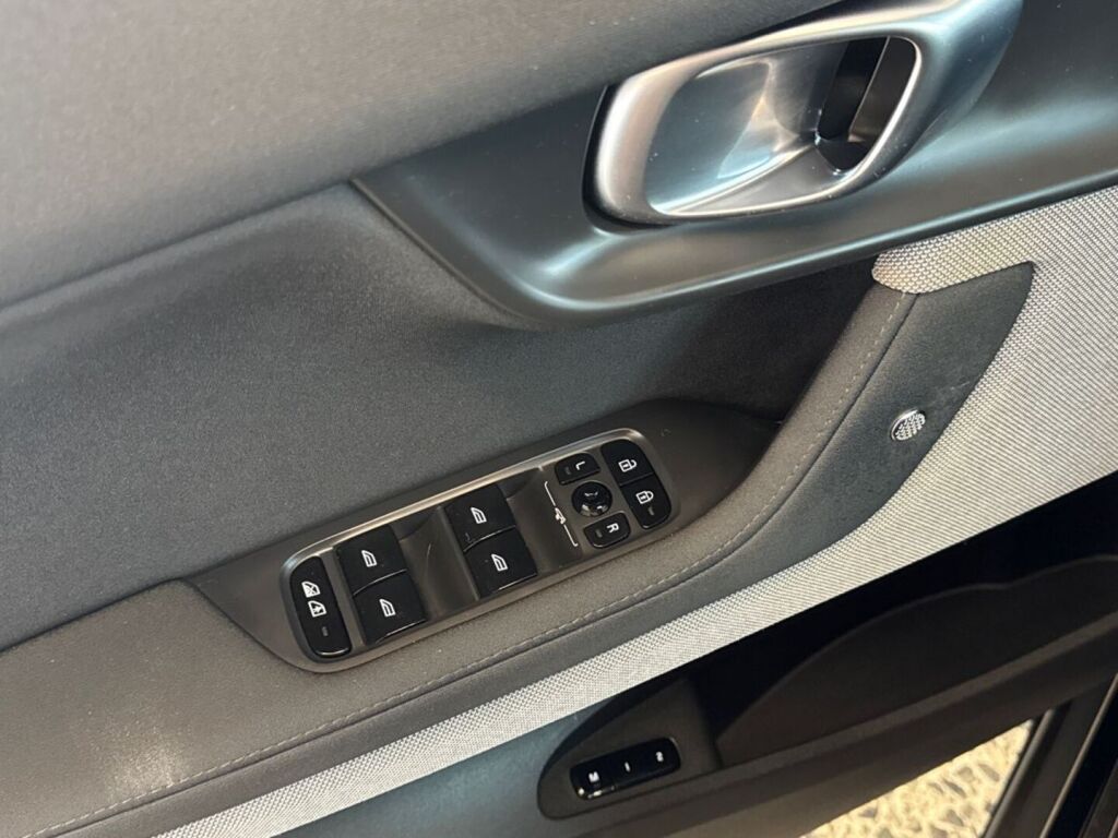 Polestar 2 2022 Musta