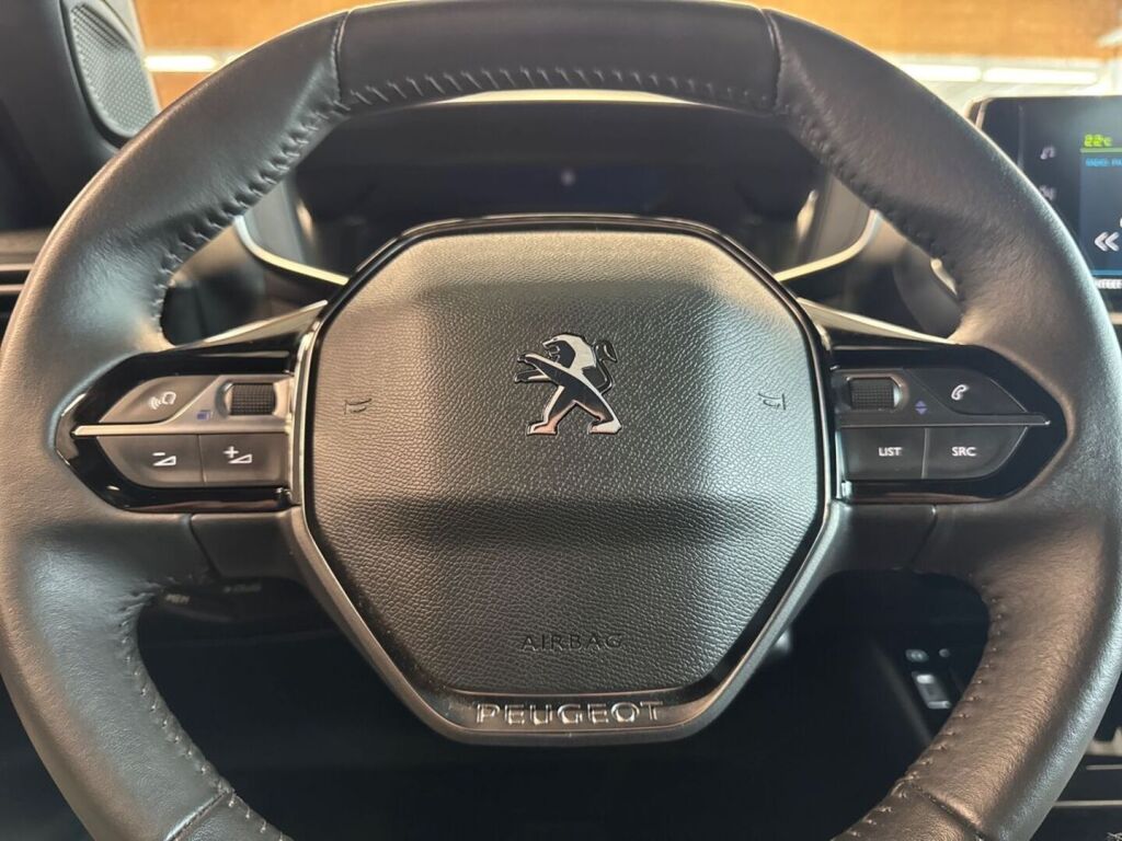 Peugeot e-2008 2023 Oranssi