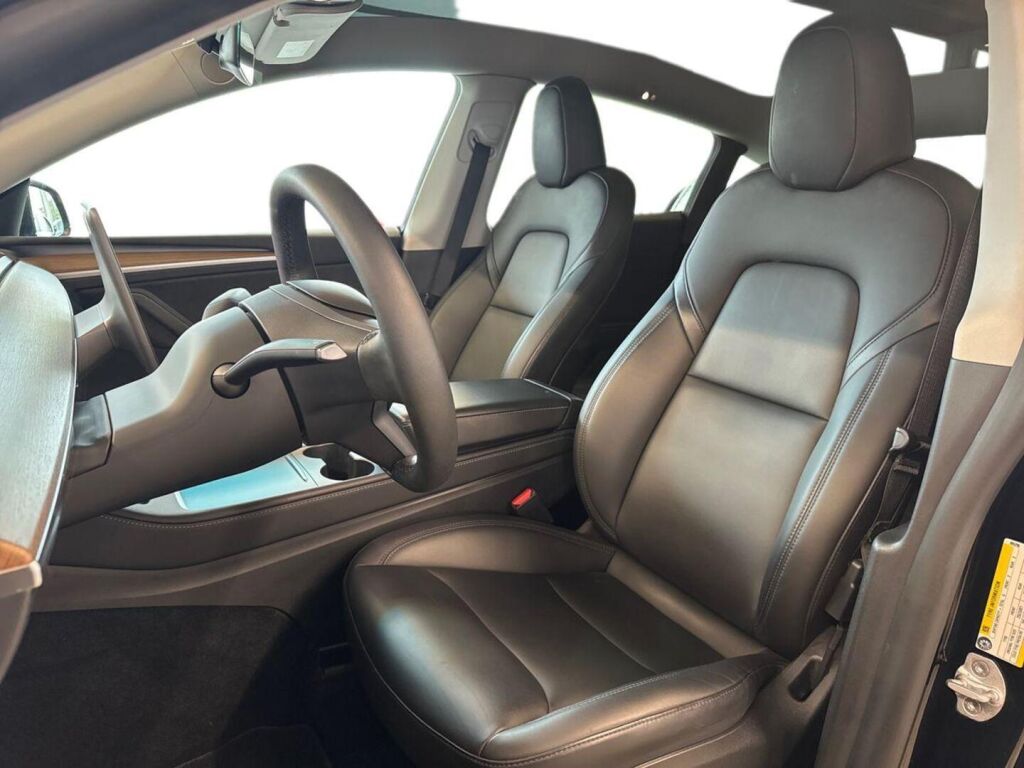 Tesla Model Y 2023 Musta