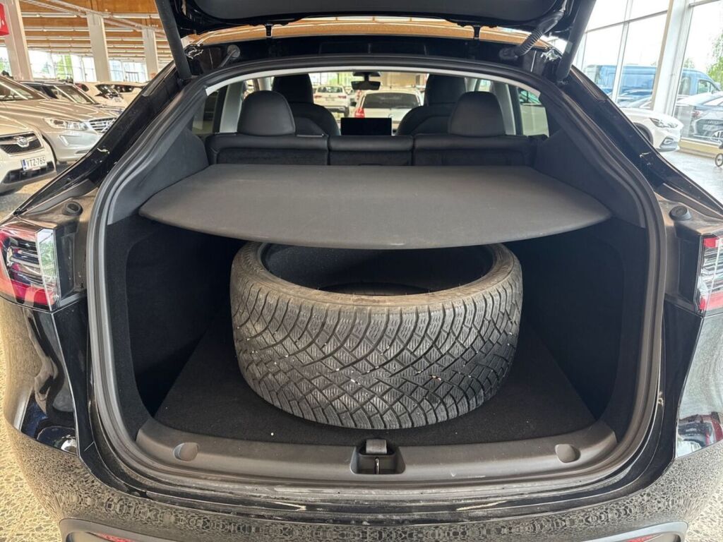 Tesla Model Y 2023 Musta