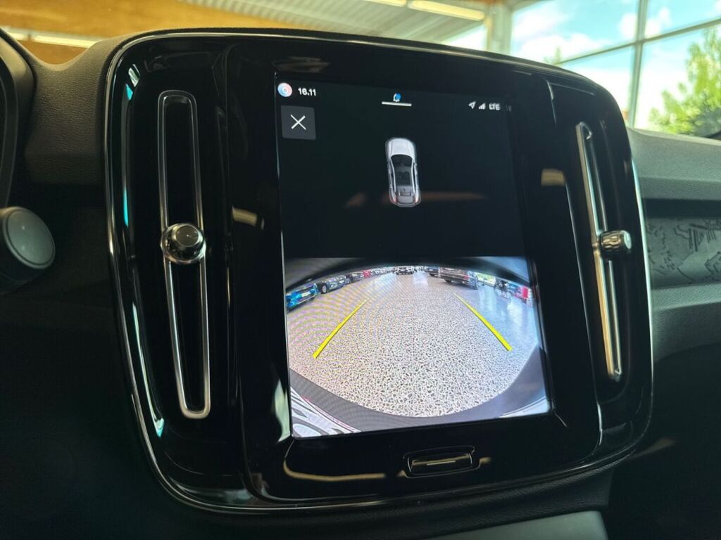 Volvo C40 2023 Musta
