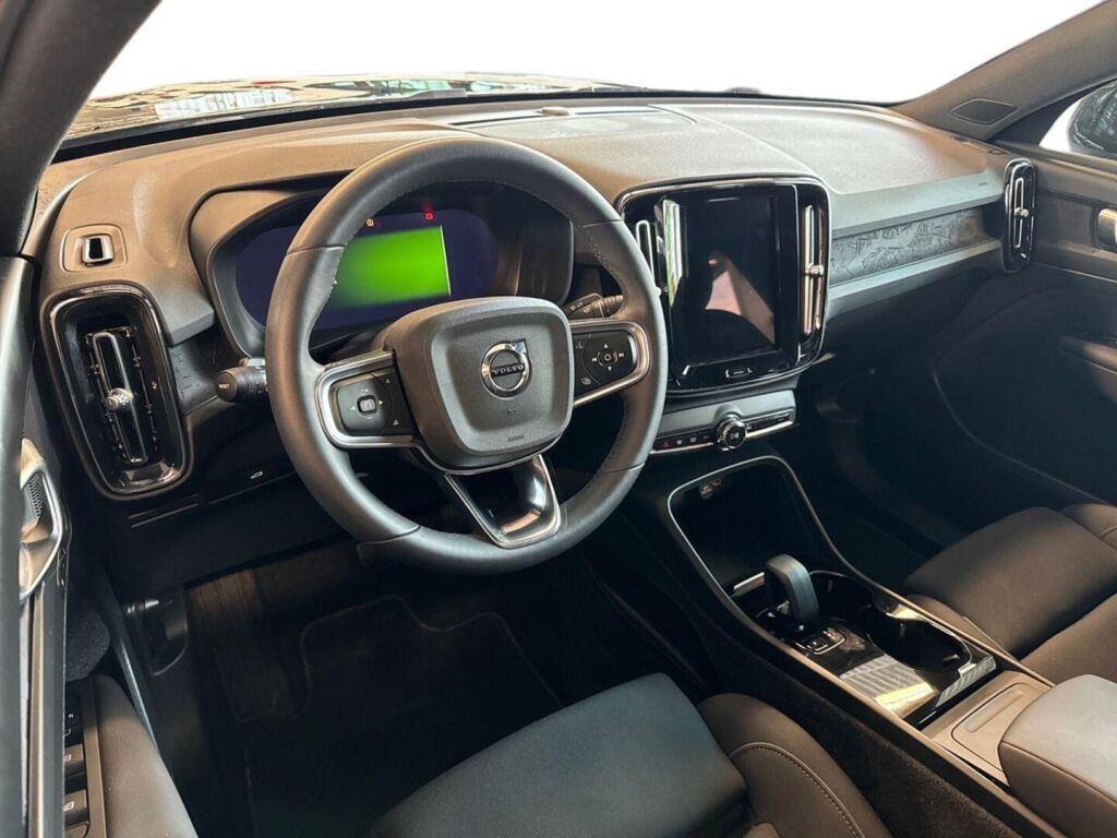 Volvo C40 2023 Musta