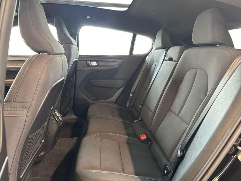 Volvo C40 2023 Musta