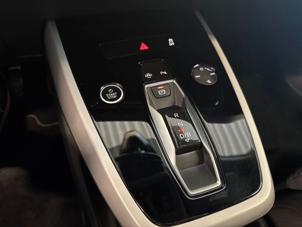 Audi Q4 e-tron 2022 Musta