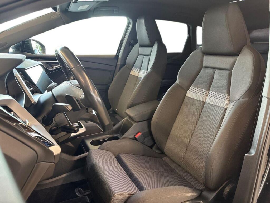 Audi Q4 e-tron 2022 Musta