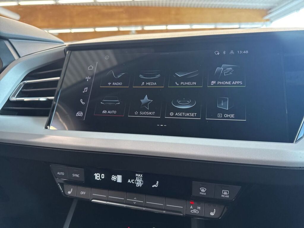 Audi Q4 e-tron 2022 Musta