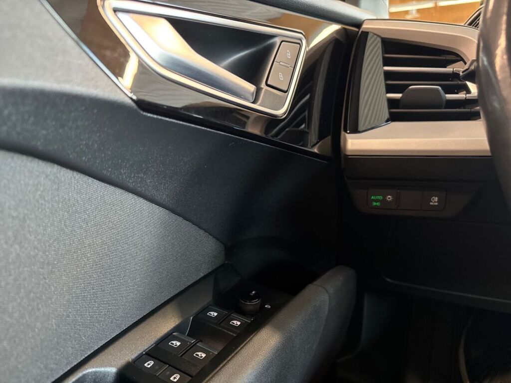 Audi Q4 e-tron 2022 Musta
