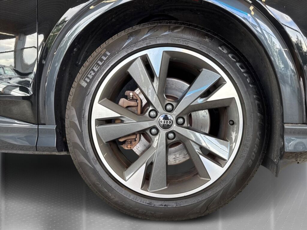 Audi Q4 e-tron 2022 Musta