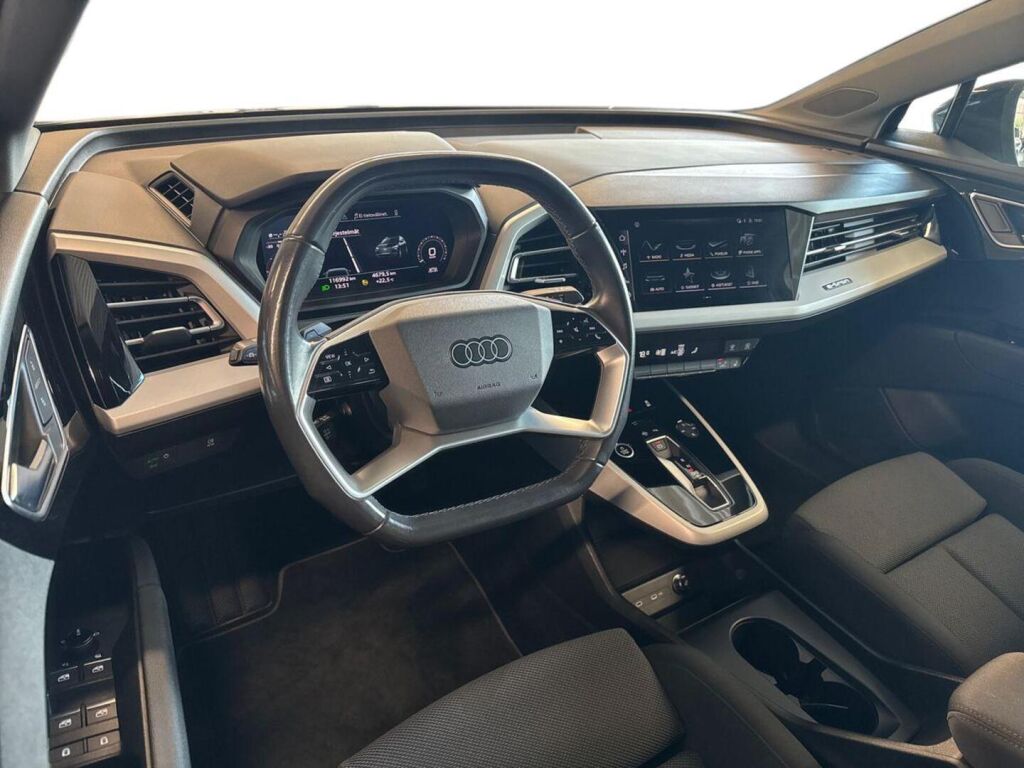 Audi Q4 e-tron 2022 Musta