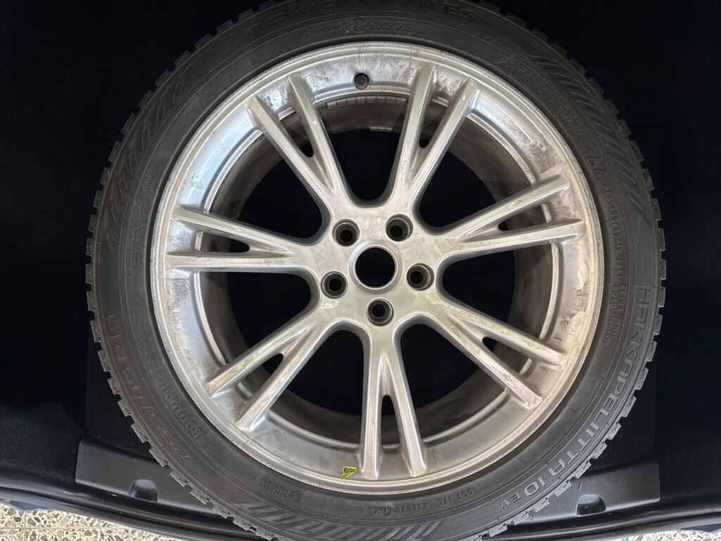 Tesla Model Y 2023 Harmaa