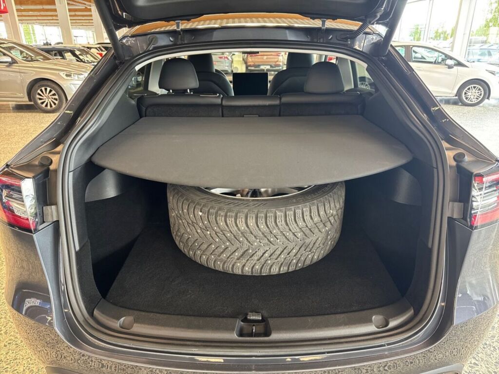 Tesla Model Y 2023 Harmaa