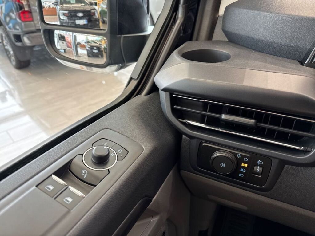 Ford Tourneo Custom 2026 Agate Black