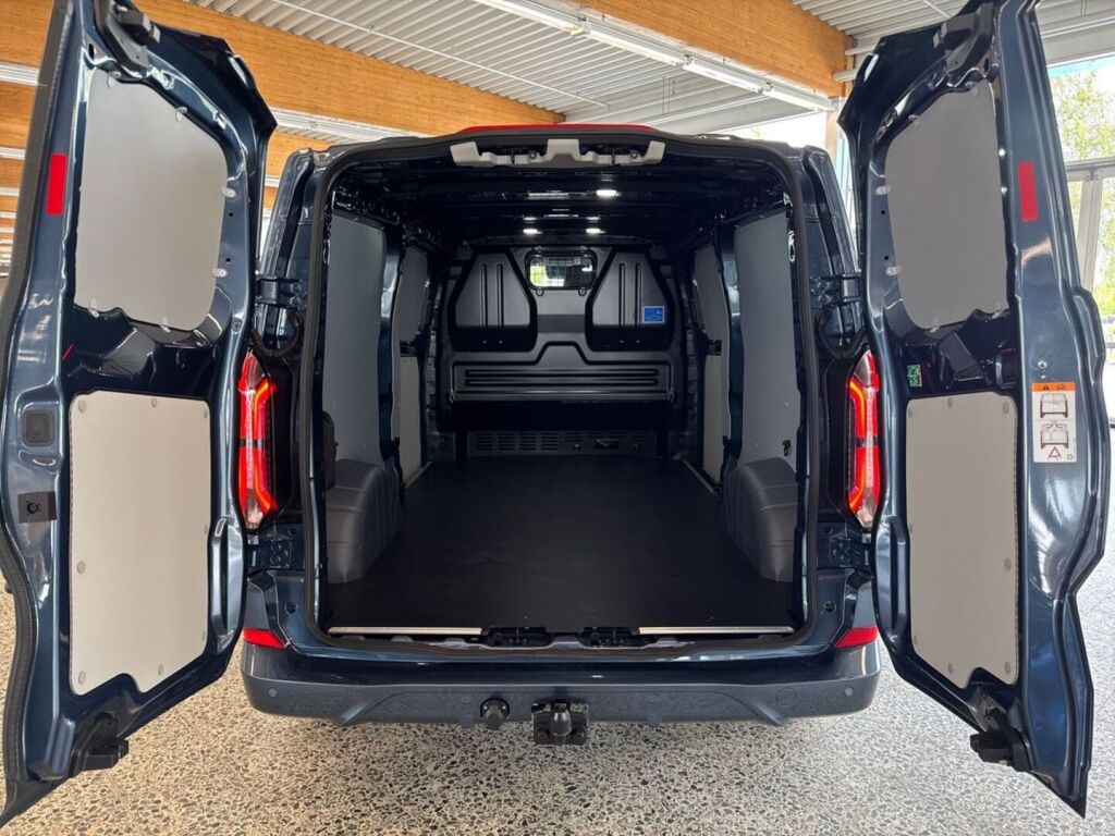 Ford Transit Custom 2026 Chrome Blue