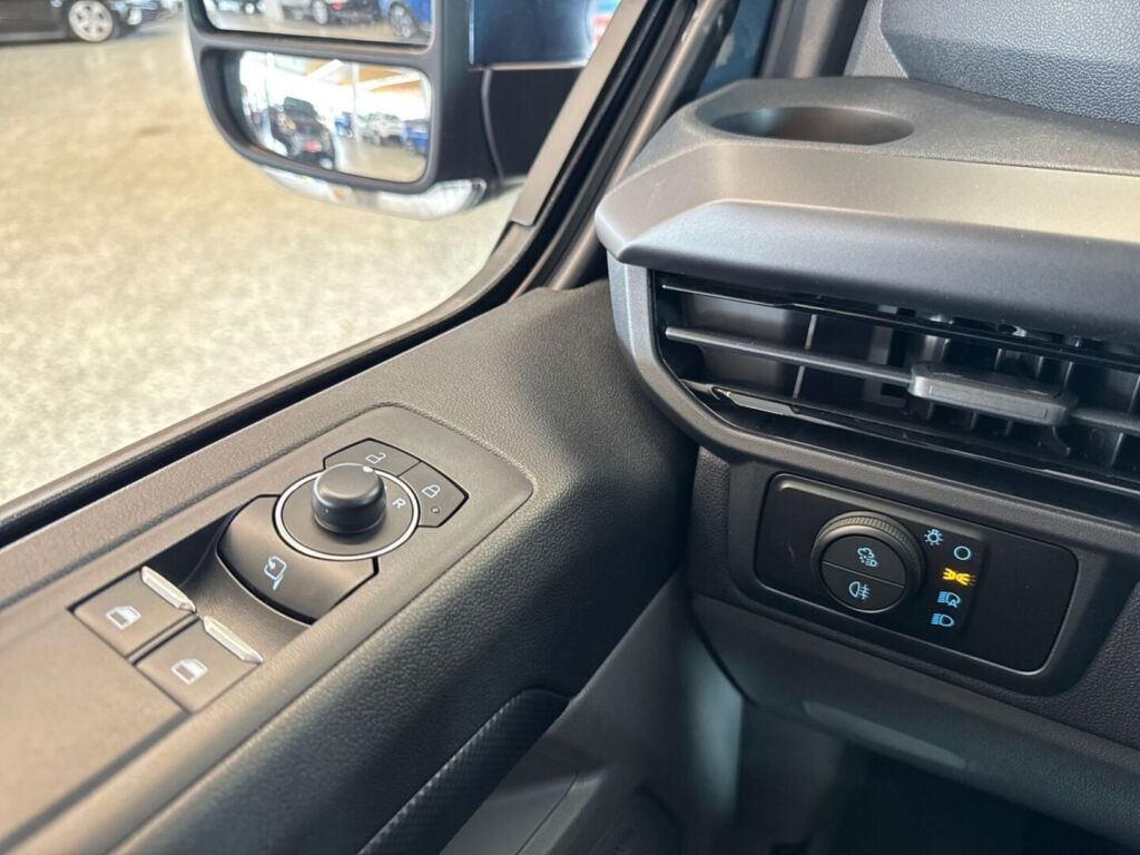 Ford Transit Custom 2026 Chrome Blue