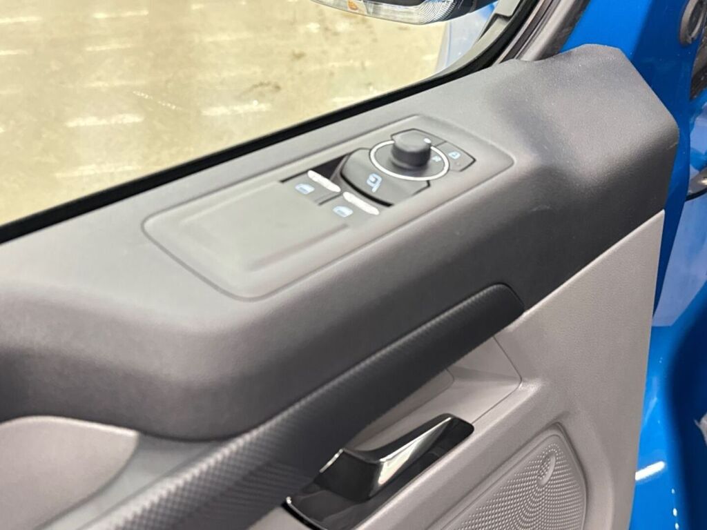 Ford Transit Custom 2026 Sininen