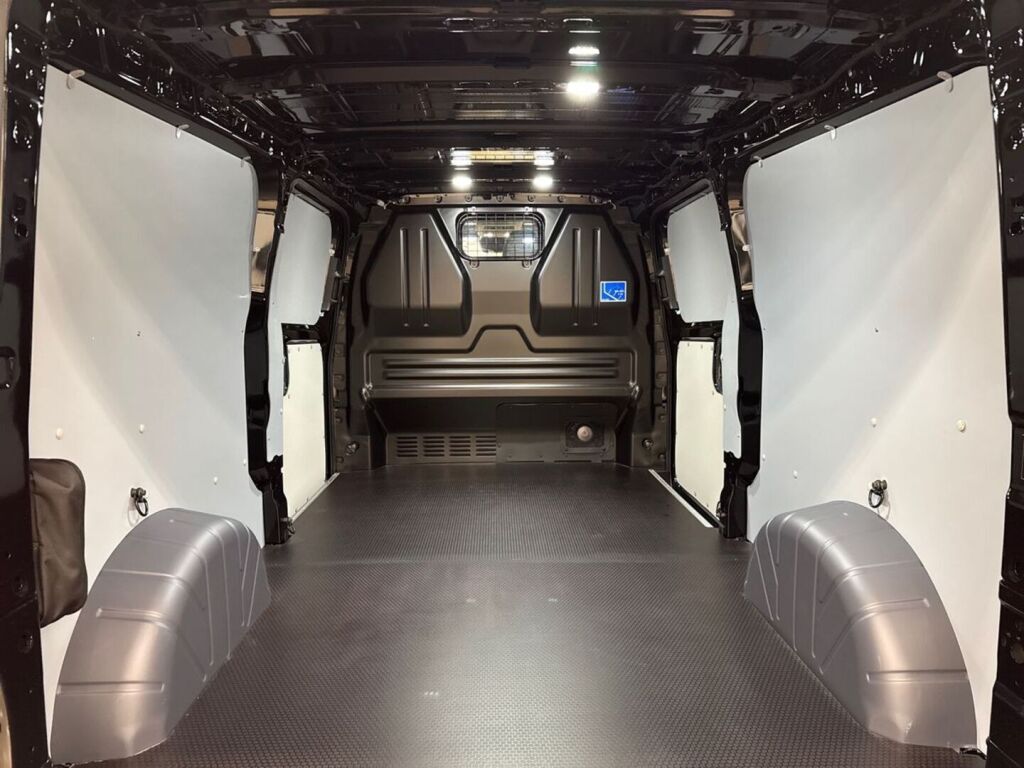 Ford Transit Custom 2026 Musta