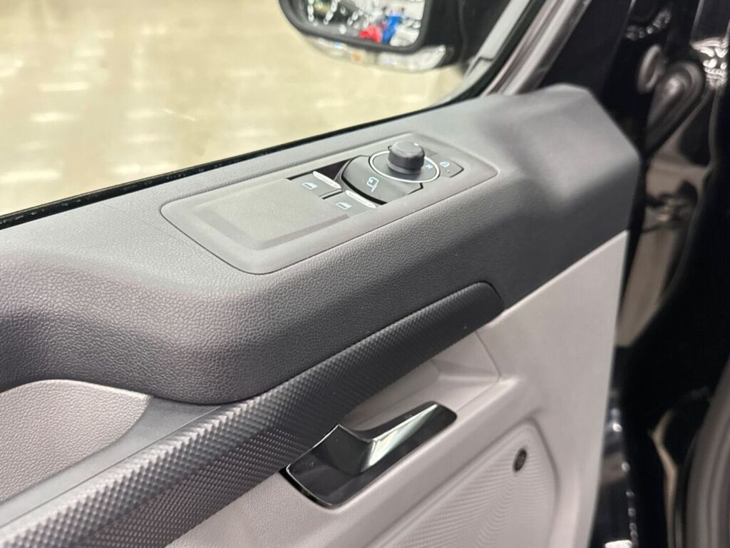 Ford Transit Custom 2026 Musta