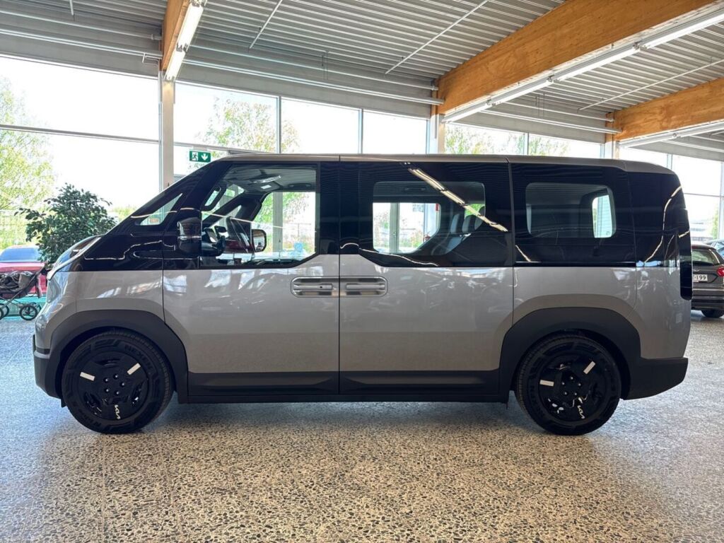 Kia PV5 2026 Harmaa