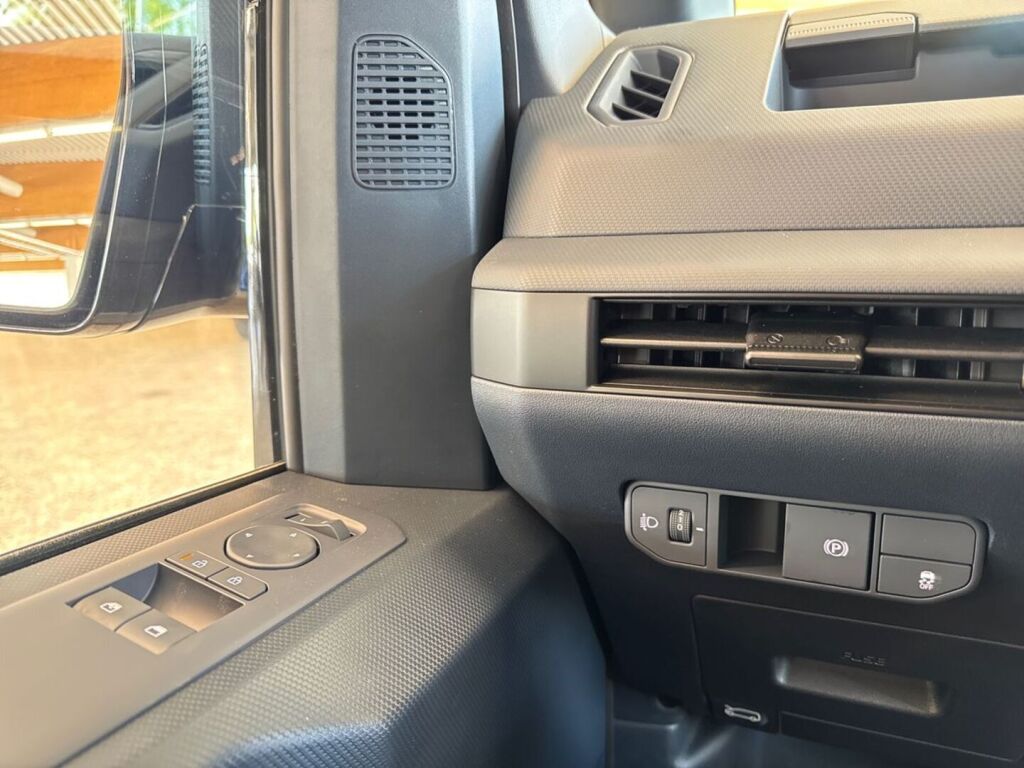 Kia PV5 2026 Harmaa