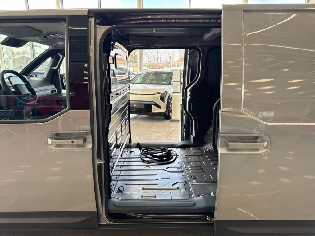 Kia PV5 Cargo 2026 Harmaa